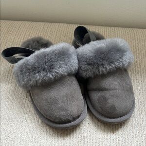 Cozy Gray Faux Fur Lined Slipper Clogs